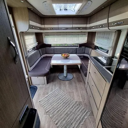 Kamp alanı Stawy Marcowe W Gluszycy Gluszyca